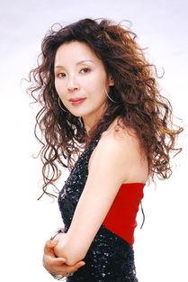 岳秀清照片,镜头下的优雅与魅力